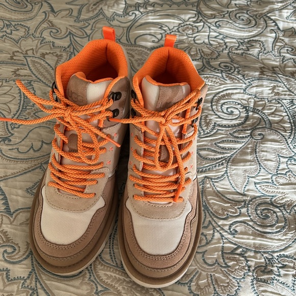 UGG suede and canvas sharp looking hiking boots nice - Picture 2 of 6